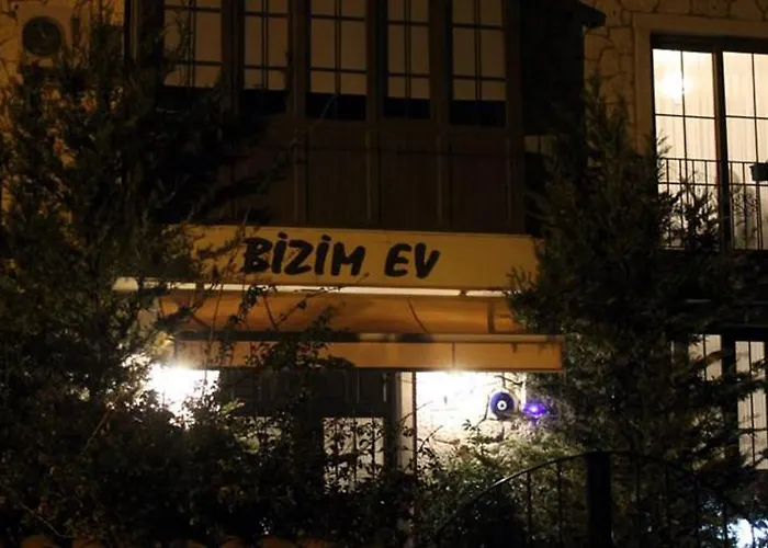 מלון Bizim Ev (adults Only)